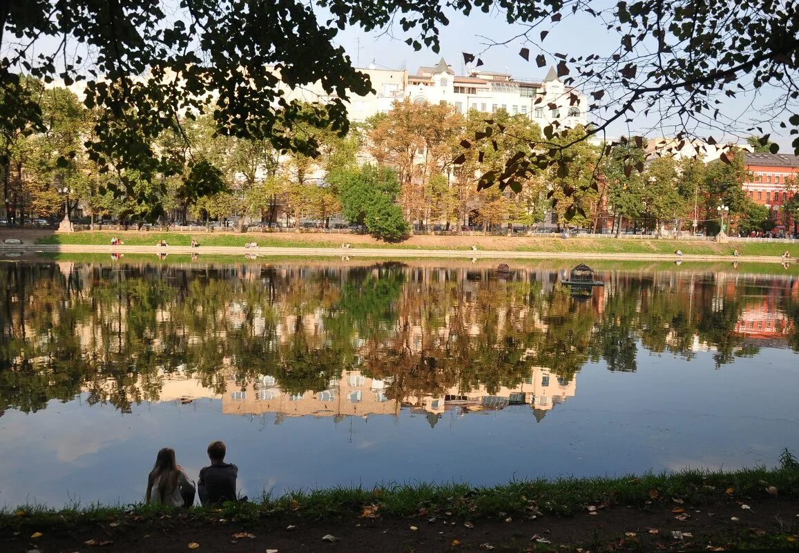 Патриаршие. Патриаршие пруды парк. Патриаршие пруды район Москвы. Патриаршие пруды 2023. Патриаршие пруды летом.