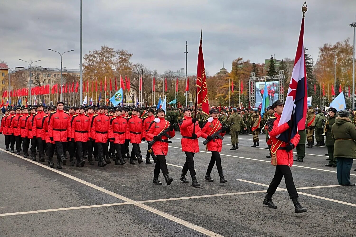 Парад памяти Самара. Парад памяти 7 ноября 2022 Самара. Парад памяти 7 ноября в Самаре. Парад в Самаре в ноябре. Парад проект