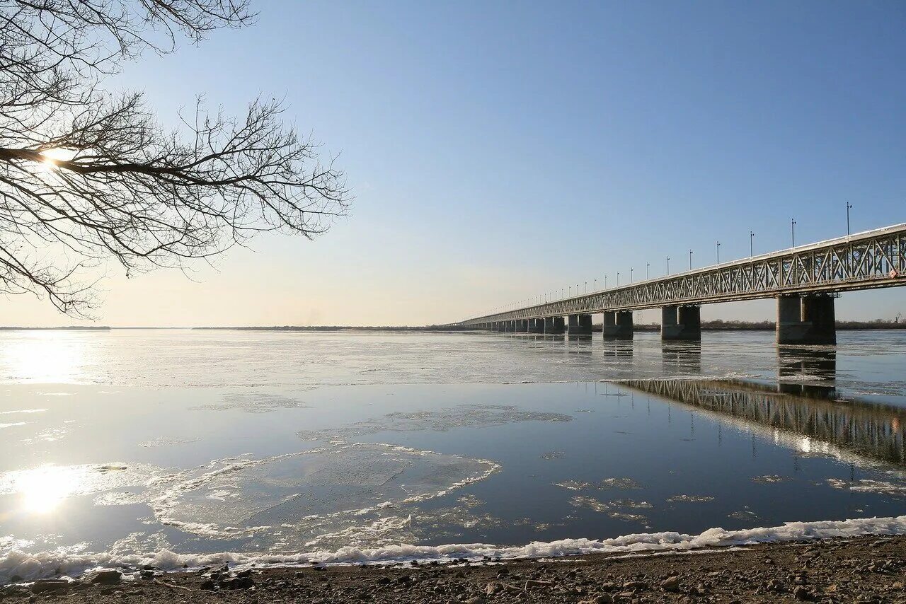 Левый берег амура. Река Амур Хабаровск. Река Амур мост Хабаровск. Речка Амур Хабаровск. Набережная Хабаровск мост.