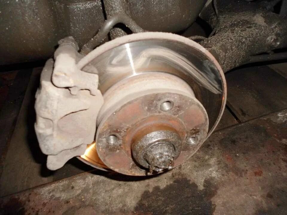 Стойка стабилизатора пассат б5. Шаровые фольксваген пассат б3. Шаровая опора пассат б5+. Задние дисковые тормоза фольксваген пассат б3. Volkswagen b3 замена.