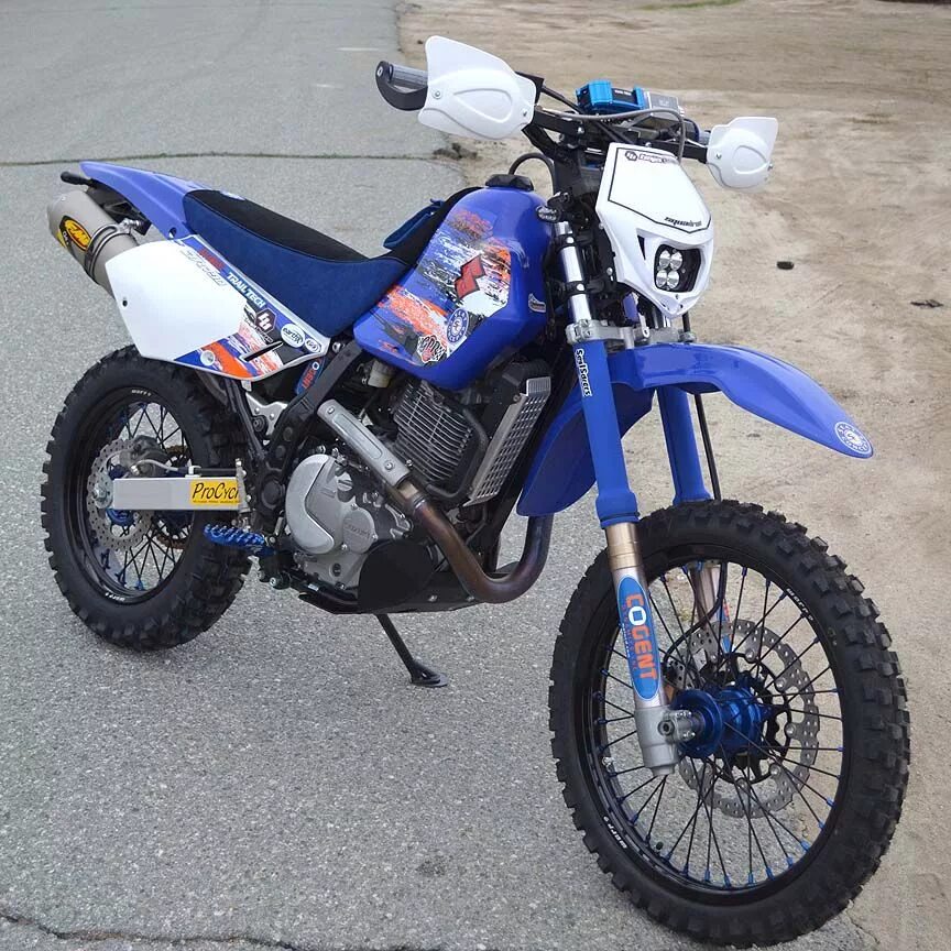 Suzuki drz400sm. Мотоцикл сузуки 400 кубов эндуро. Сузуки эндуро 250. Сузуки эндуро 450. Мотоциклы сузуки эндуро.