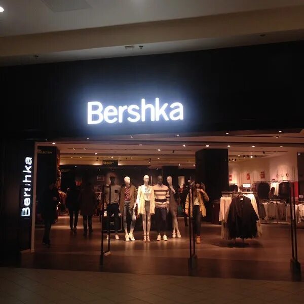 Bershka москва. Открылась бершка Москва. Бершка Нальчик. Магазин бершка в Южно Сахалинске.