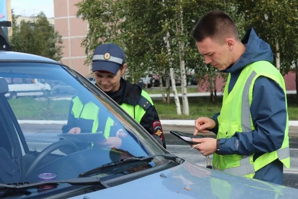 Взыскание штраф гибдд. Сотрудник судебных приставов. ДПСНИКОВ. Добринские ДПСНИКИ. Служба в Госавтоинспекции.