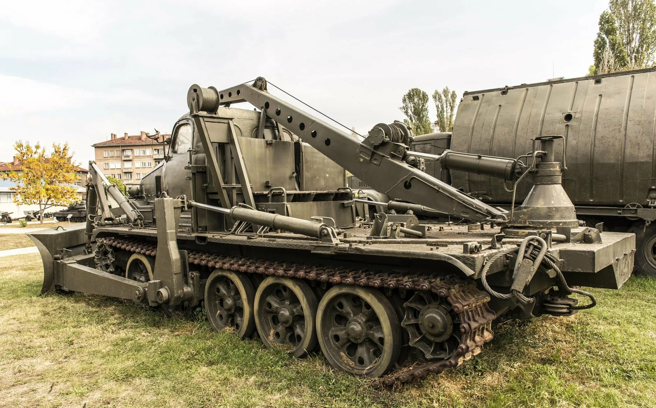 1700 бат. Военный тягач бат. Бат 1 тягач. Бат артиллерийский тягач. Бат бульдозер.