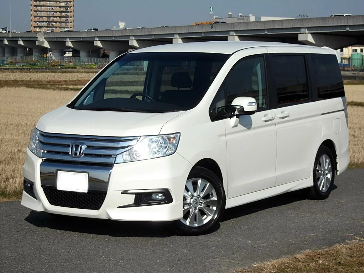 Тойота степвагон. Honda Stepwgn 2011. Honda Stepwgn 2010. Хонда степ спада. Хонда Степвагон 2010.