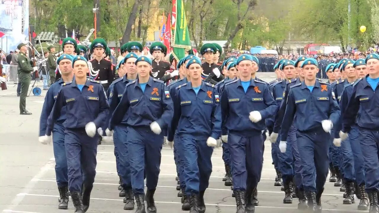 Парад в абакане 2025. Парад победы абакан 2015. парад 9 мая абакан. парад в абакане в 23 году. день города абакан парад.