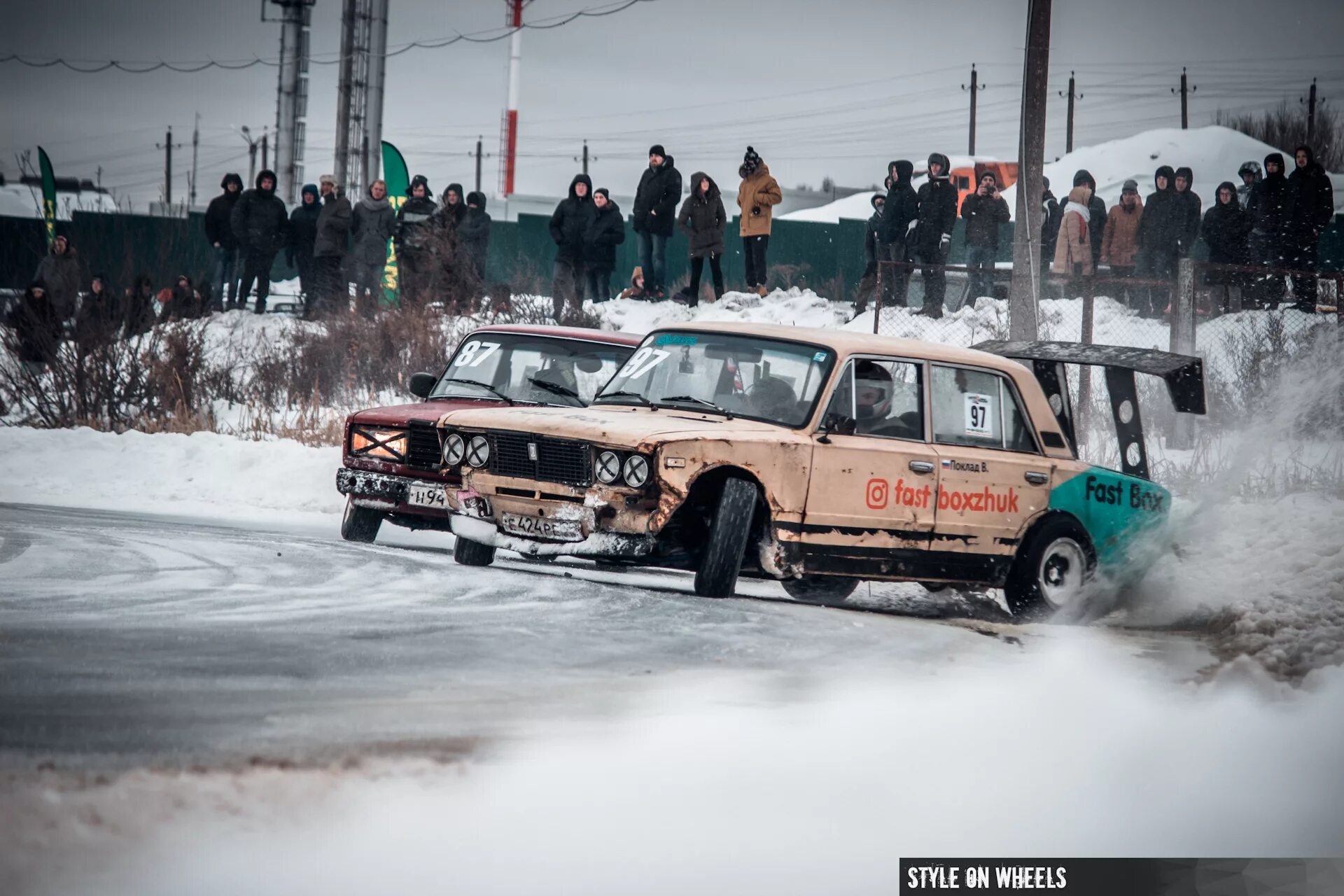 Боевая классика winter cup. Боевая классика зима. Зимний дрифт с елкой. Ваз 2105 дрифт боевая классика зима. Боевая классика дрифт зимой.