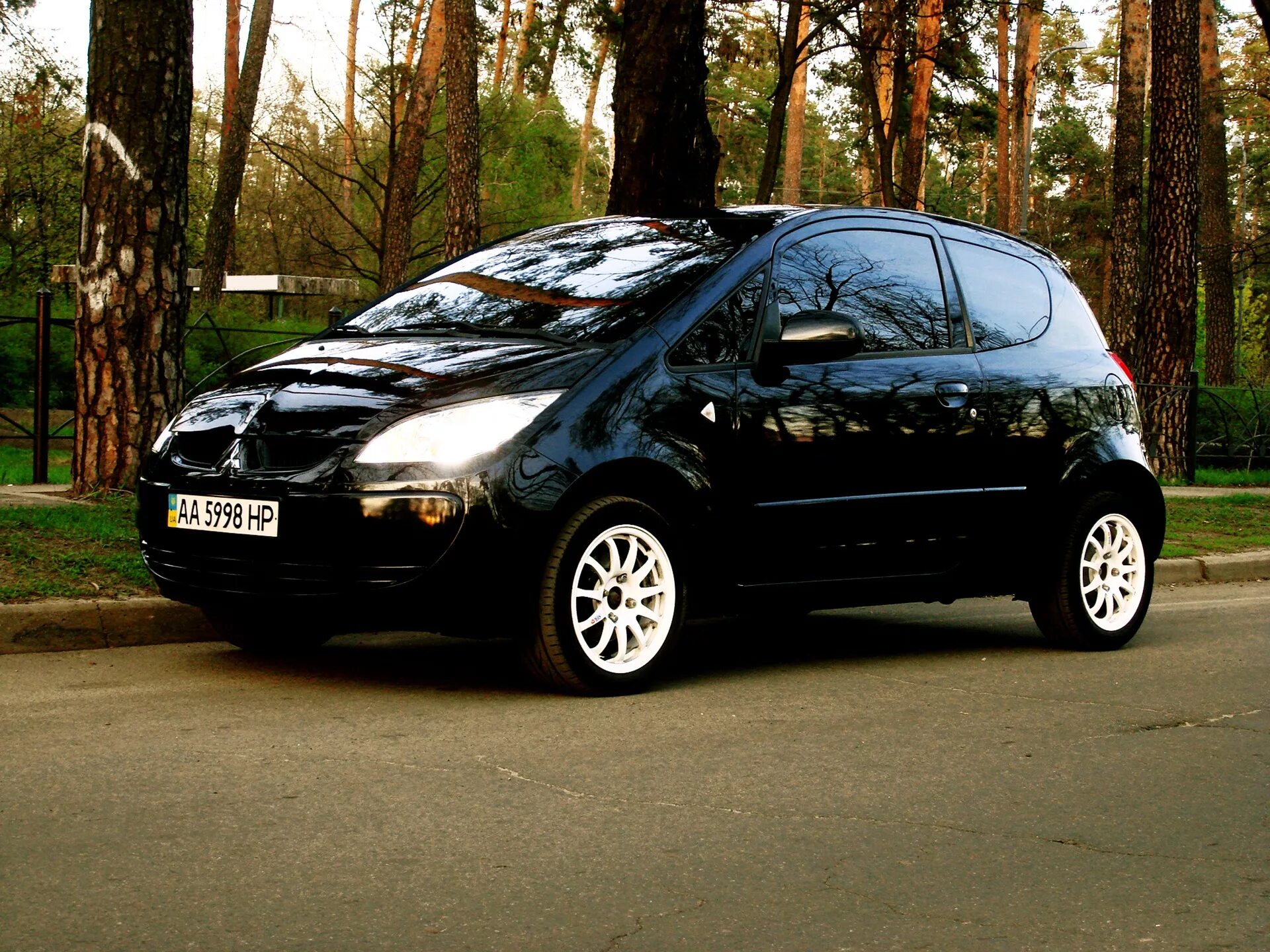 Colt r. Диски митсубиси кольт r15. митсубиши кольт 2007 год. mitsubishi colt r15. разболтовка митсубиси кольт 2007.
