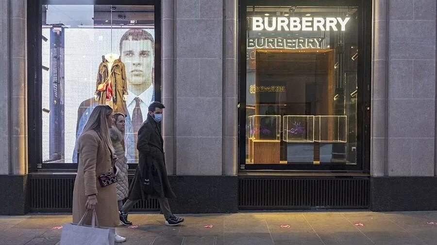 Burberry бутик в италии. Burberry в какой стране находится дом моды. Burberry в какой стране находится дом моды. магазин барбери в лондоне. Burberry флагманский магазин.