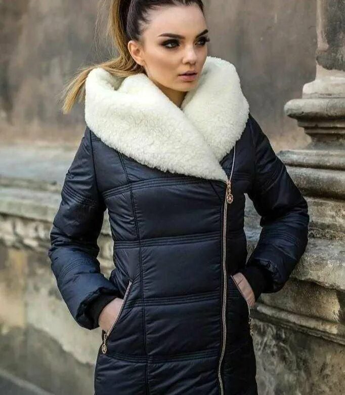 зимние куртки женские синтепоне. девушка в оранжевом пуховике. балоневые куртки женские. куртка зимняя женская с капюшоном на синтепоне. валберис куртки женские.