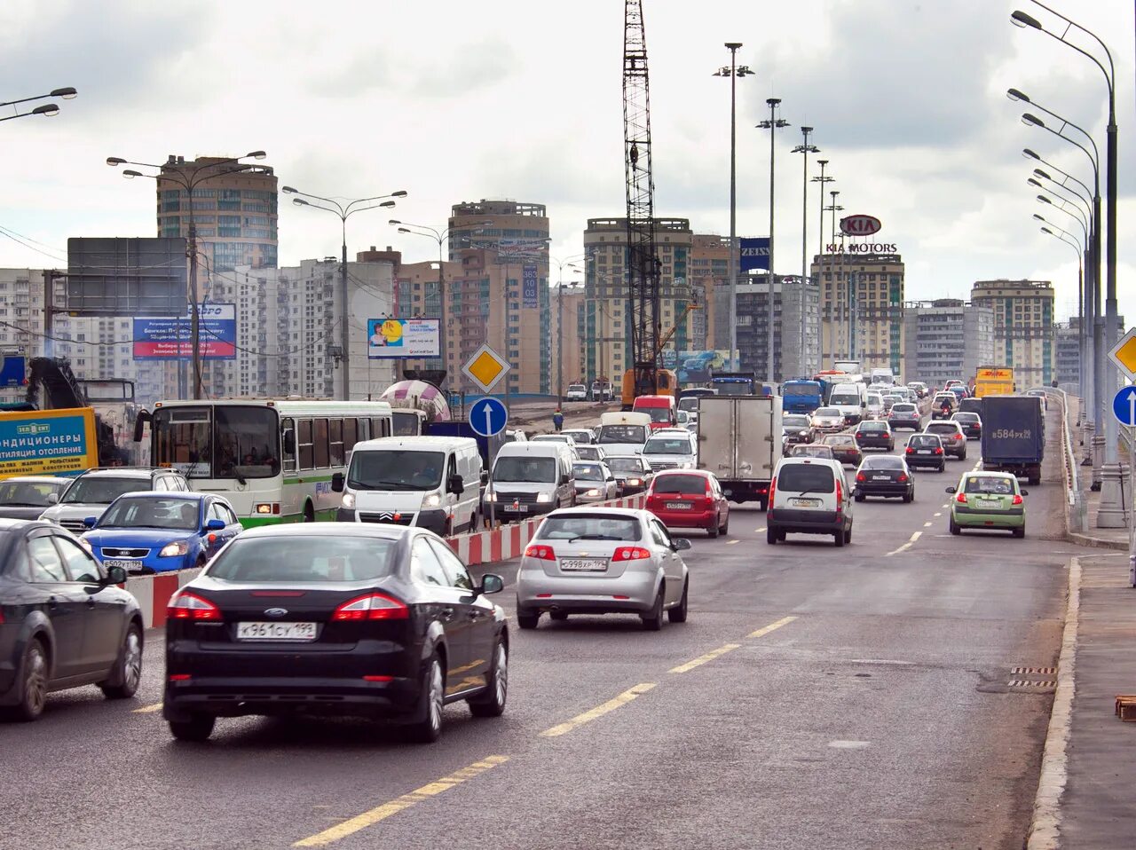 Москва кольцевой город. Дороги Москвы. Автомобиль на улице. Москва дороги машины. Машины в Москве.