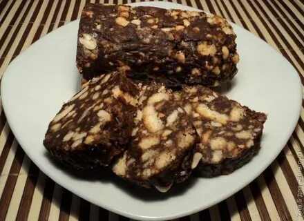 Шоколадная колбаса из печенья с молоком