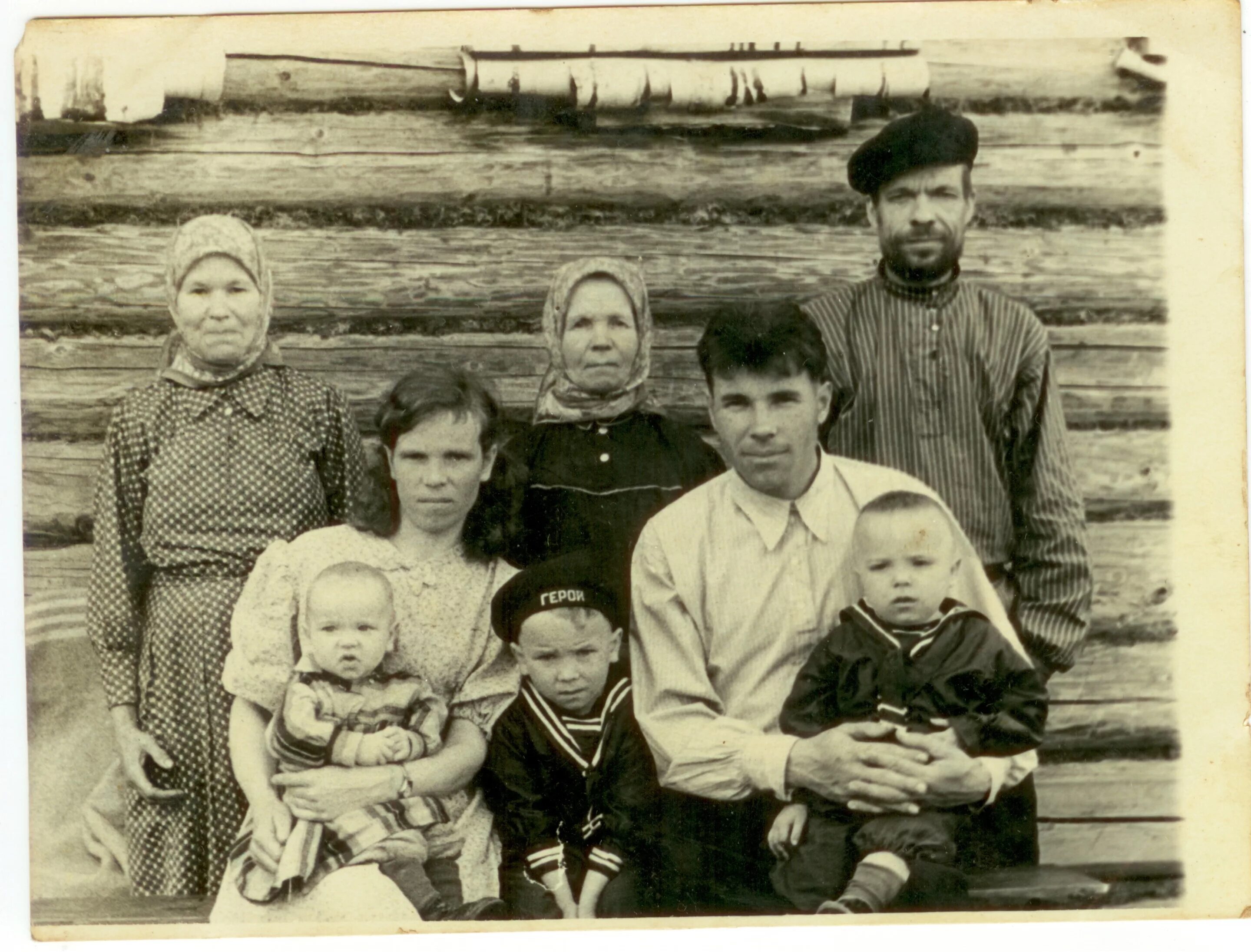 Село лаптевых. Архангельская губерния 19 век. Семья в деревне 20-годы. Марийцы семья. Румянцевы семья кострома.