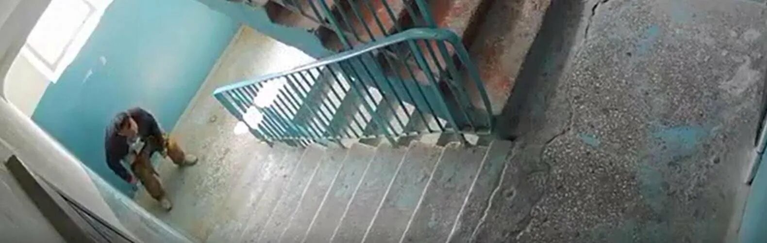 В Подъезде Видео