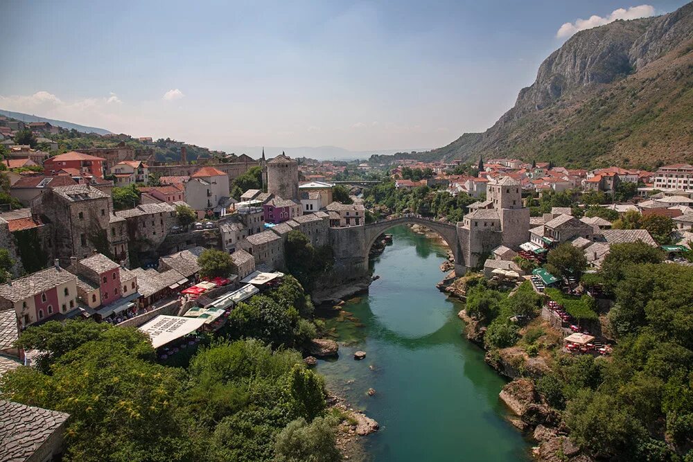 Босния и герцеговина улицы. Восточная герцеговина. Мостар босния. Восточная герцеговина. Мост мостар босния.