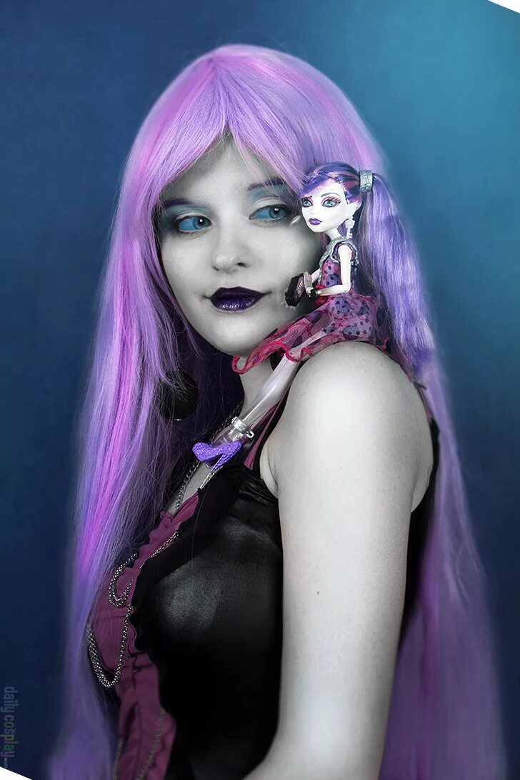 Монстер хай люди. Монстер хай люди. Spectra vondergeist cosplay. Лу кероун. Оперетта монстер хай мультик.