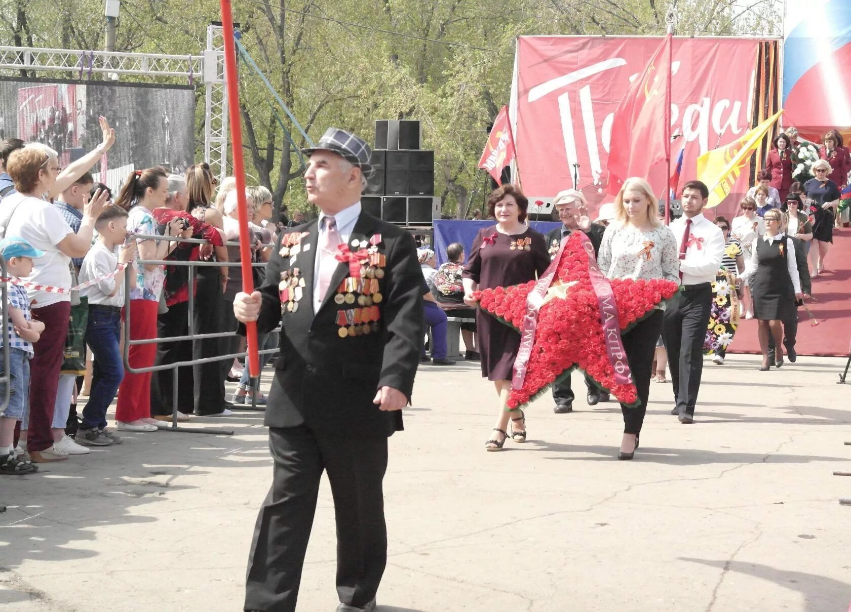 1 мая коркино. Парад в Коркино. Бессмертный полк Коркино. 9 Мая КПРФ. Парад Победы в Коркино.