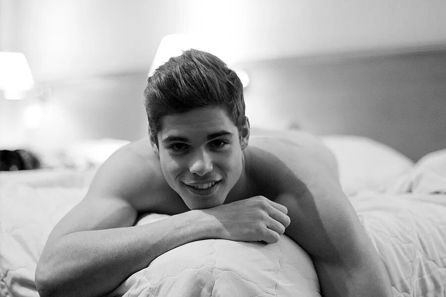 Фото парня 18 домашние