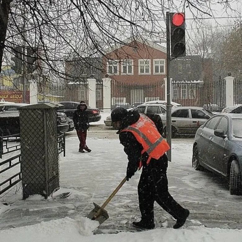 Дворник. Уборщик дворник. Элитный дворник. Дворник в Москве. Работа в москве от прямых работодателей дворник