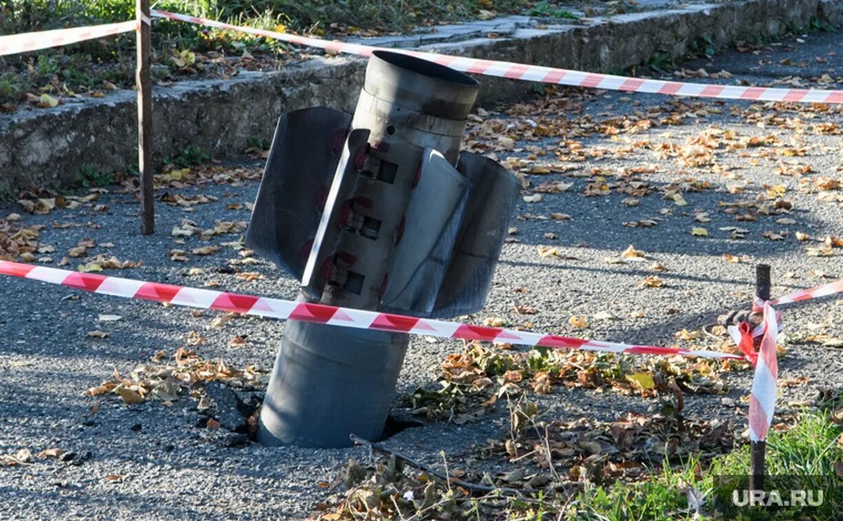 Где упала ракета в курске. Упавший снаряд в Белгороде. Снаряд в Белгородской области.