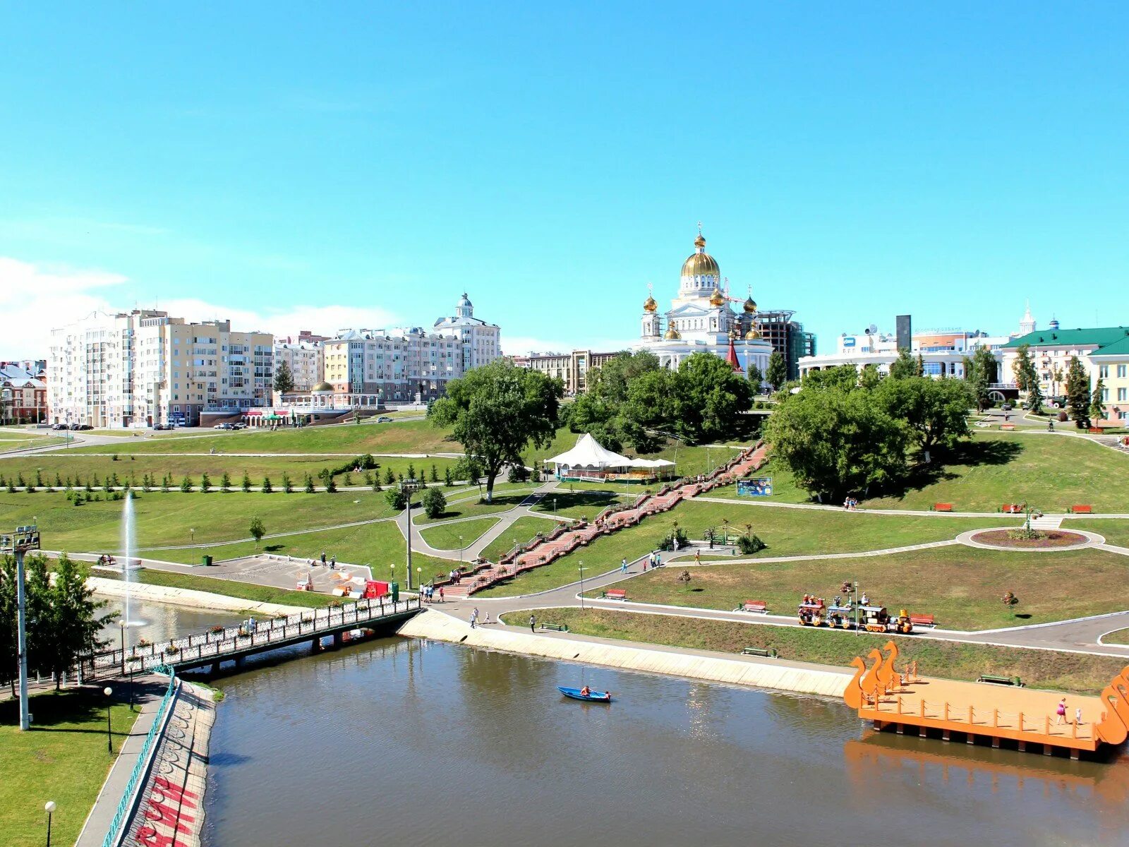 Саранск набережная. Столица Мордовии Саранск. Набережная реки Саранска. Саранск достопримечательности набережная. Город саранск отзывы