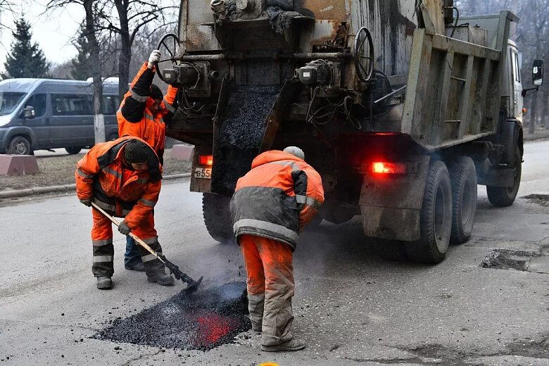 Восстановление дорожного покрытия. Литой асфальт. Заделка ям на дороге. Ямочный ремонт литой асфальт.