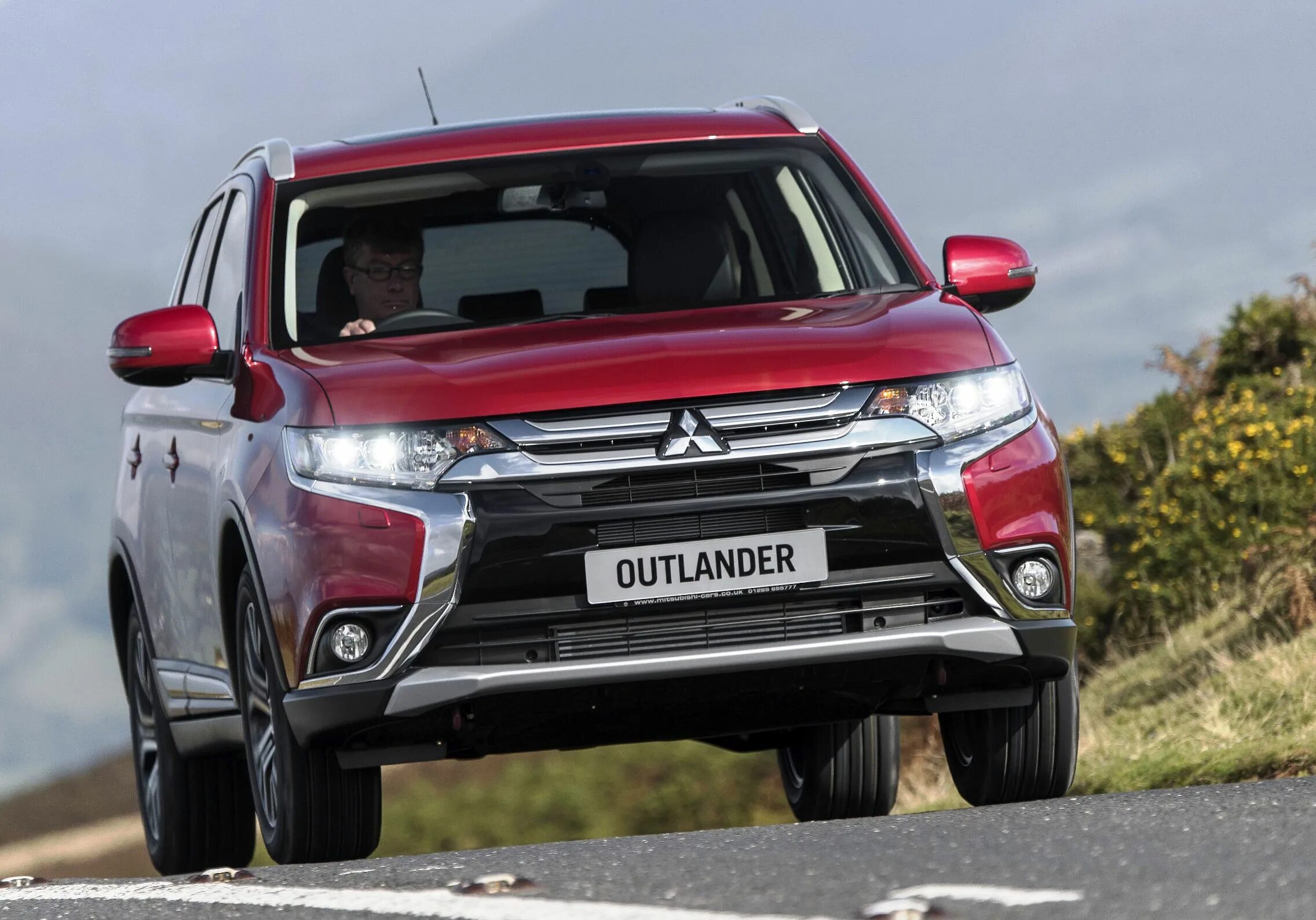 Outlander перевод. Mitsubishi Outlander 4x4. Mitsubishi Outlander Diesel. Митсубиси Аутлендер дизель 2.0. Mitsubishi Outlander PHEV for Asia Rally.