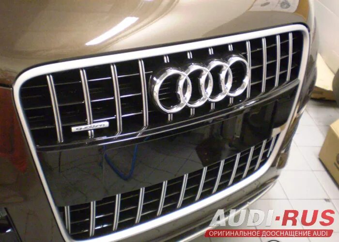Решетка радиатора q7. Решетка audi q7 4l sline. q7 w12 решетка радиатора. ауди решетка радиатора q7 оригинальные.
