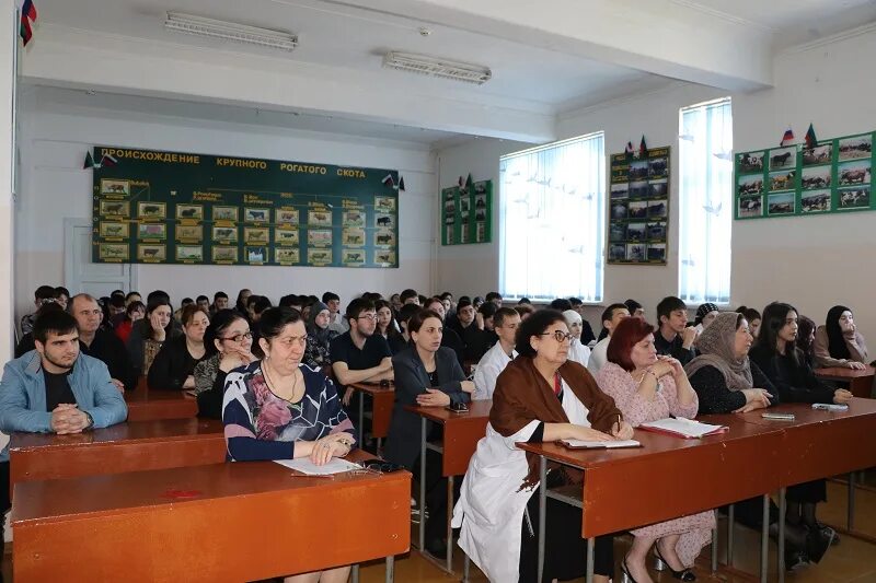 Дгу юридический колледж махачкала. Колледж дгу. Дагестанские государственные колледжи. Колледж при дгу в махачкале. Дгу хасавюрт преподаватели.
