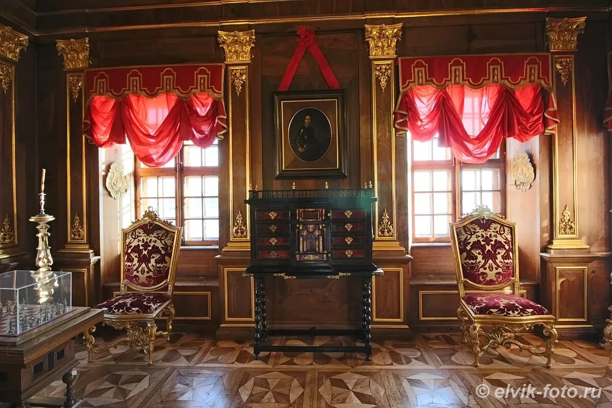 Дворец меньшикова санкт-петербург внутри. Музей меншиковский дворец. Дворец меншикова в санкт-петербурге. Меншиковский дворец в петербурге. Дворец меньшикова ореховый кабинет.
