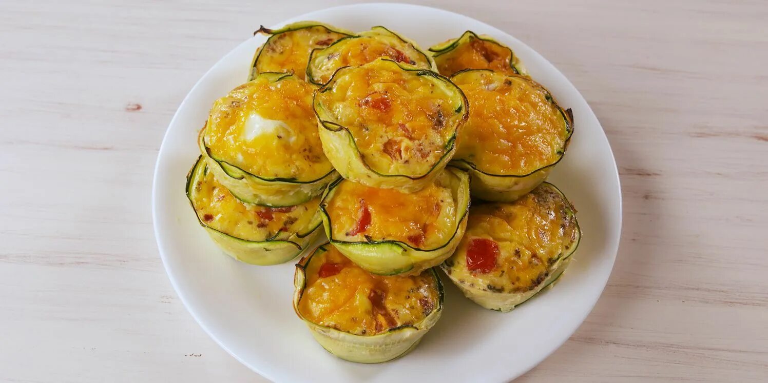 Блюда из кабачков и куриного филе. Кабачковые корзинки. корзиночки из кабачков и куриным филе. кабачковые корзинки с куриным филе. корзиночки из кабачков с начинкой.