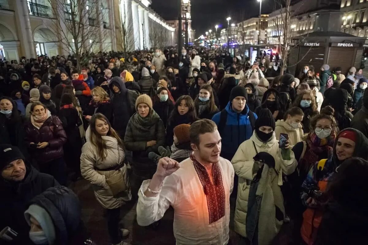 Митинг в Санкт Петербурге. Митинг против войны. Протесты в Петербурге. Митинги против войны в Петербурге.