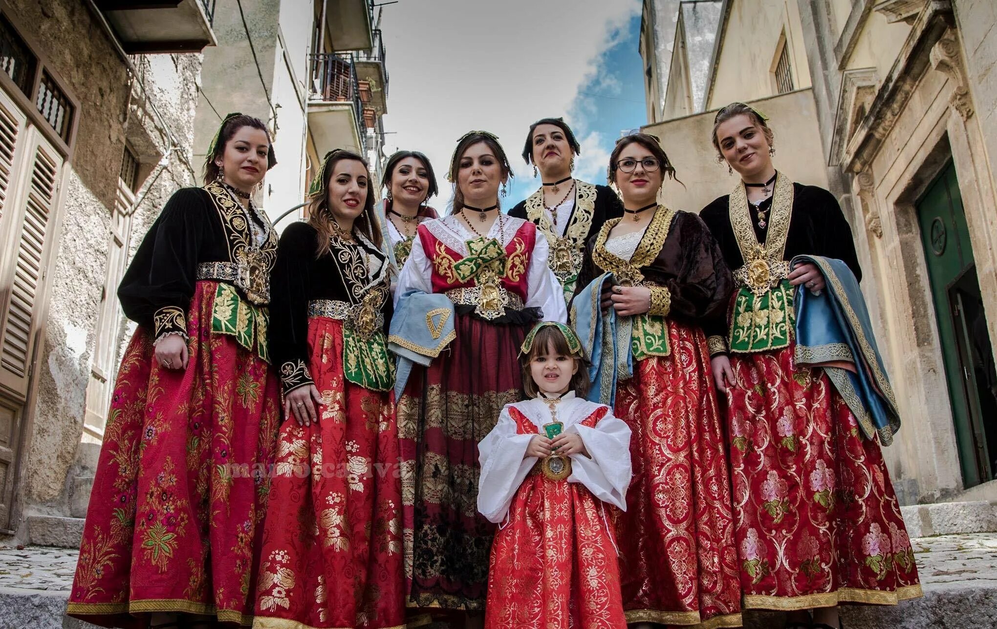 Народы жившие в италии. Албанцы арбереши. Албанцы пеласги. Албанец нация. Албания в нац костюме.