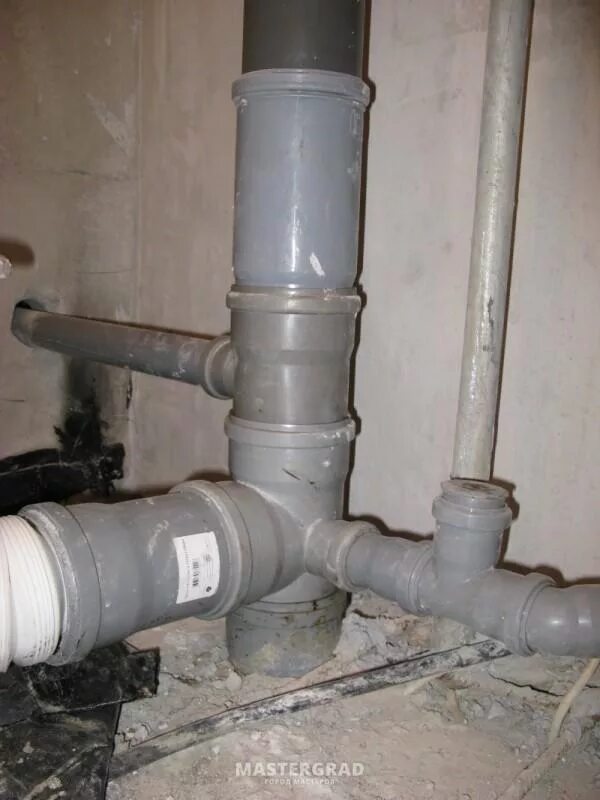 Как снять тройник. Переход с чугуна на пластик 50 канализация монтаж. Шланг отопителя тахо 900. Тройник хенко. Канализация полипропилен 110 ревизия.