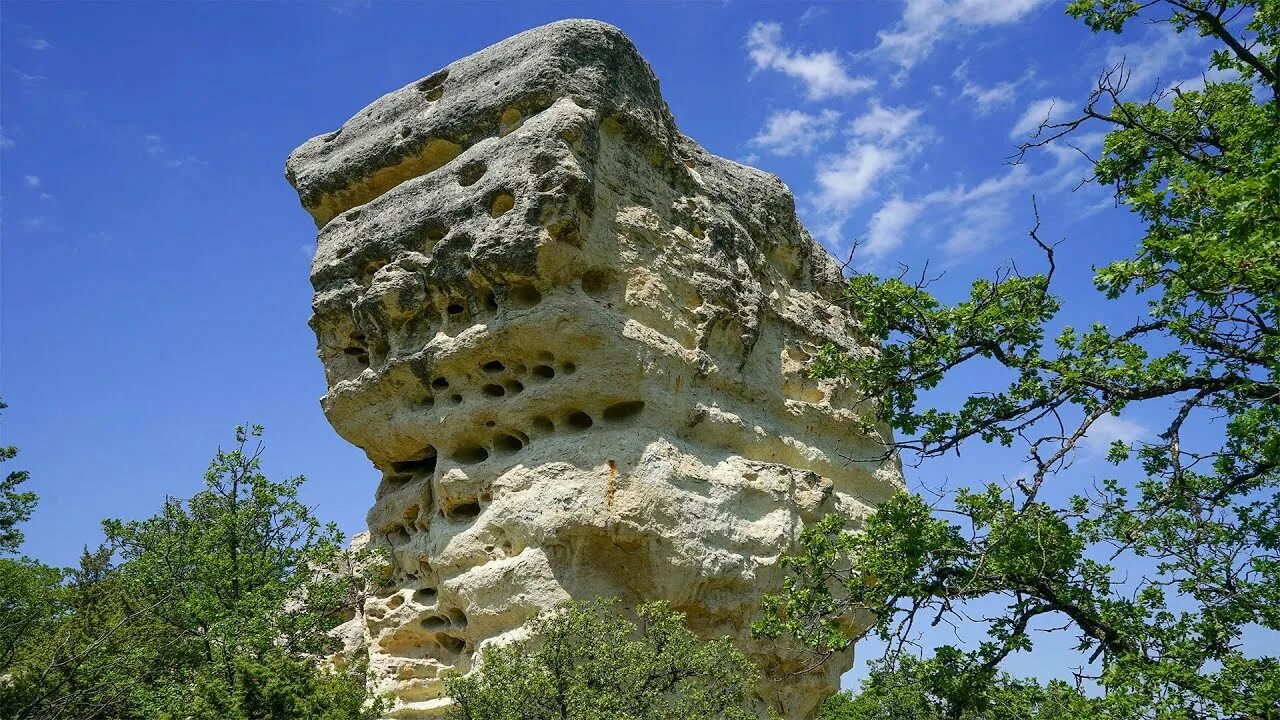 Курбан крым. Крымский сфинкс скала кубышка. Гора кубышка в Крыму. Гора кубышка село танковое. Курбан-Кая жертвенная скала.