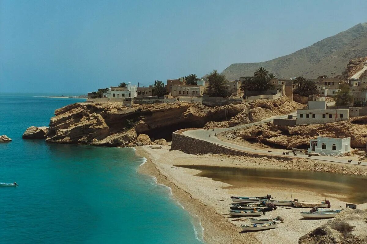 Оман это. Султанат Оман. Маскат Оман. Оман пляжи в мускате. Султанат Маскат пляж.