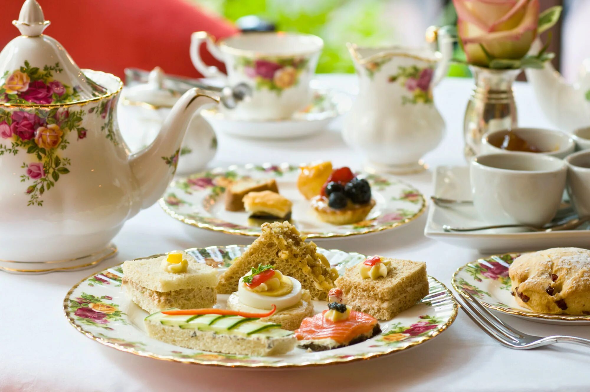 Накрыть стол для чаепития. Afternoon Tea: традиционное английское чаепитие. Чаепитие. Чаепитие в Англии. Английское чаепитие традиции.