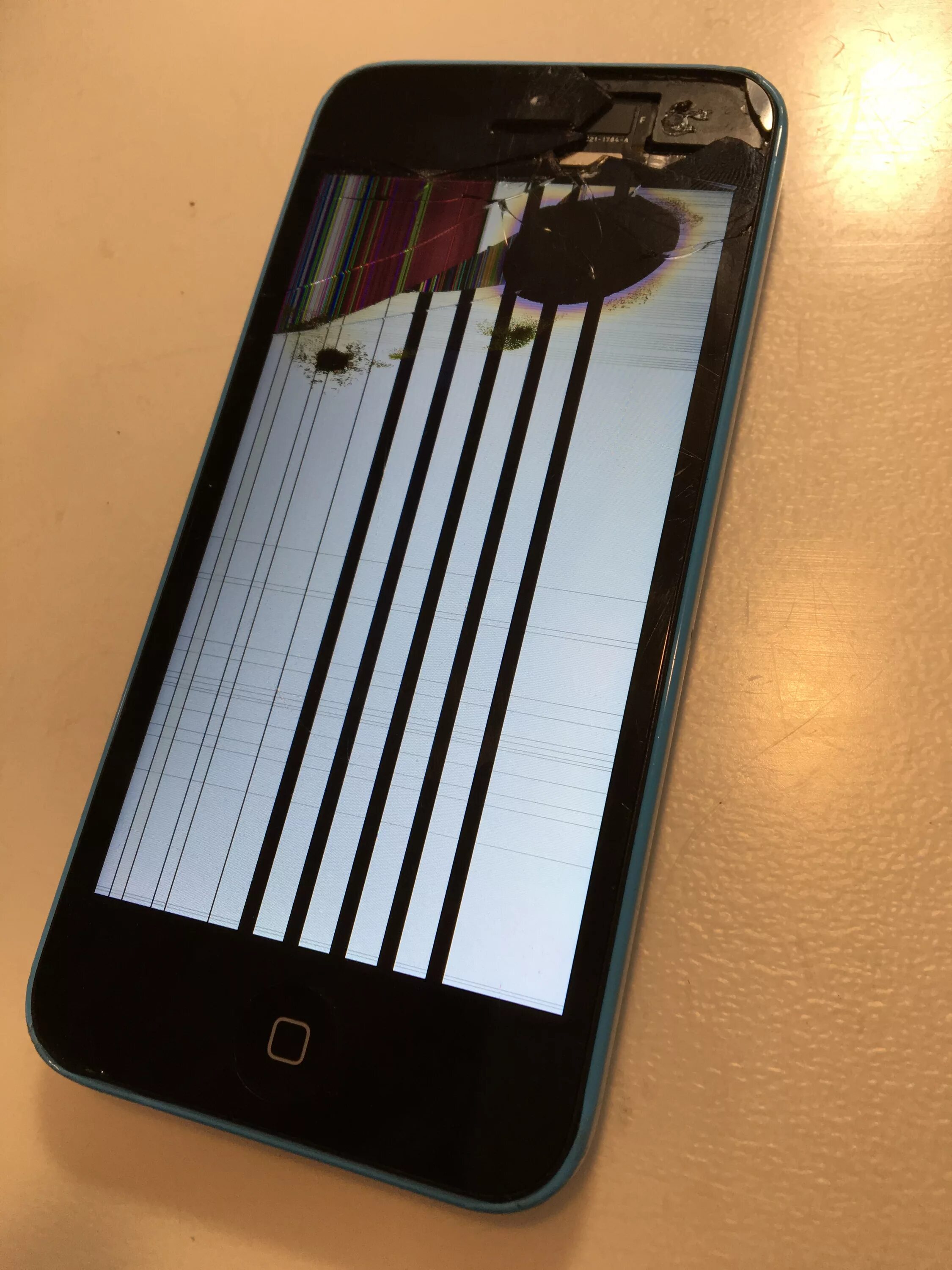 Айфон 11 матрица экрана. Разбитый iphone 10. разбитый экран айфона. разбитый дисплей айфон. разбит экран телефона.