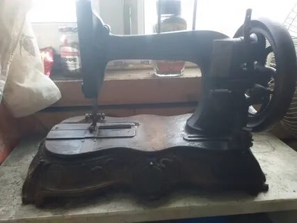 Иголочку сломала