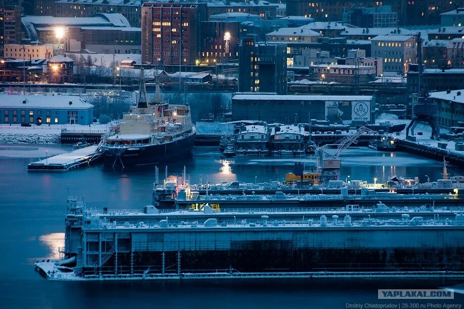 Тромсе норвегия горы. Владивосток бухта золотой рог парусник. Порт новороссийск пирс. Порту зимой. Порт туапсе.