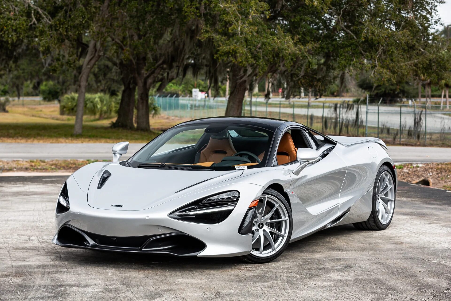 Макларен 720s цена. Макларен 720s. MCLAREN 720s. Макларен 720s серебристый. MCLAREN 720s Luxury.