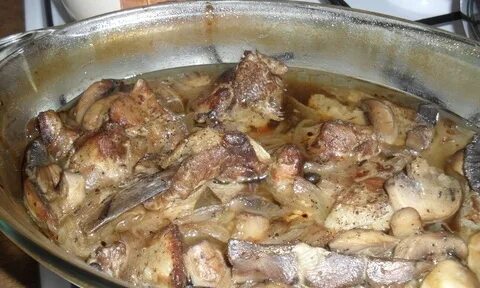 Картошка с ребрышками и грибами в духовке
