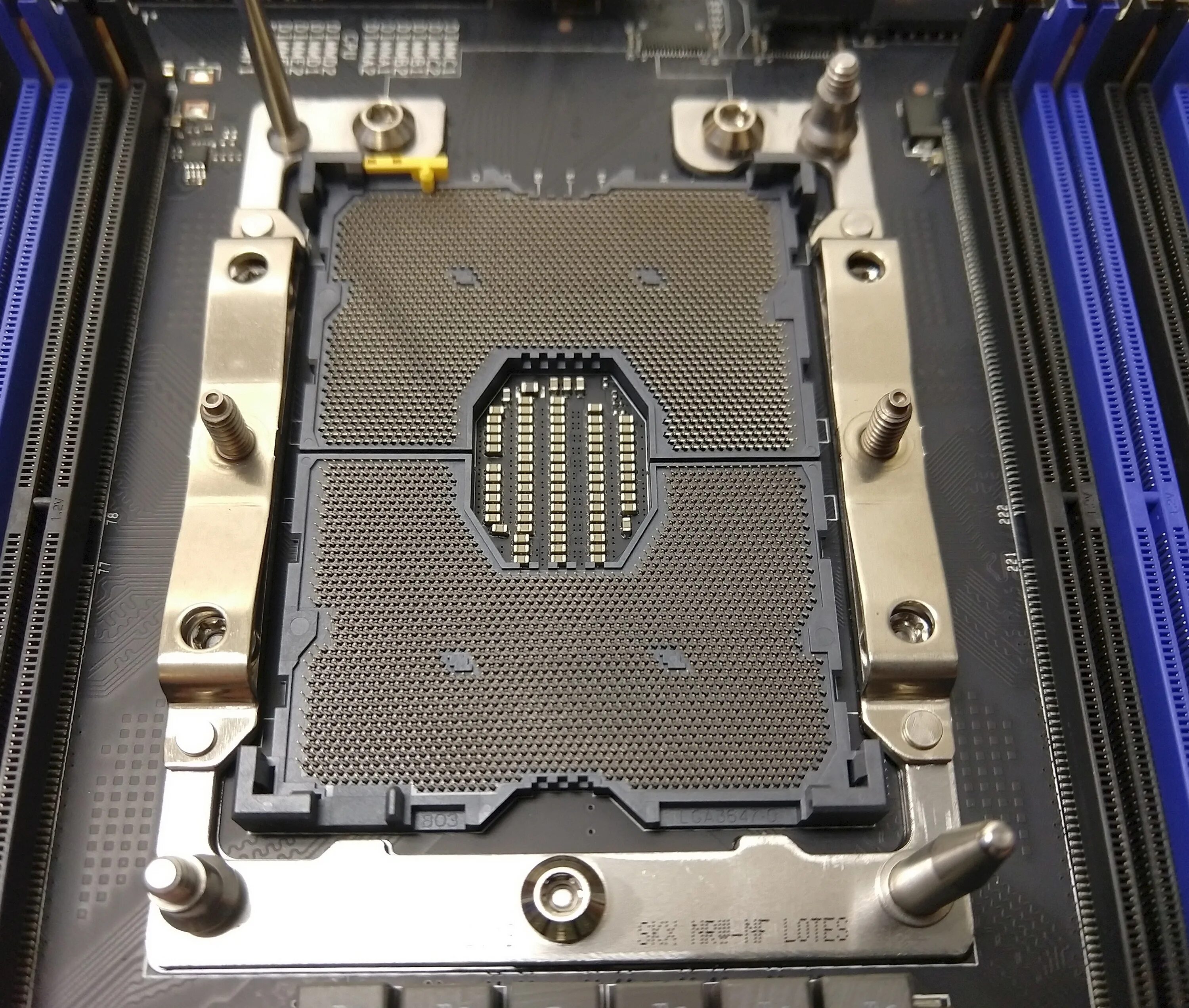 Процессоры xeon lga 2011. Lga3647 Socket. LGA 3647. Lga3647 (Socket p). Intel LGA 3647.