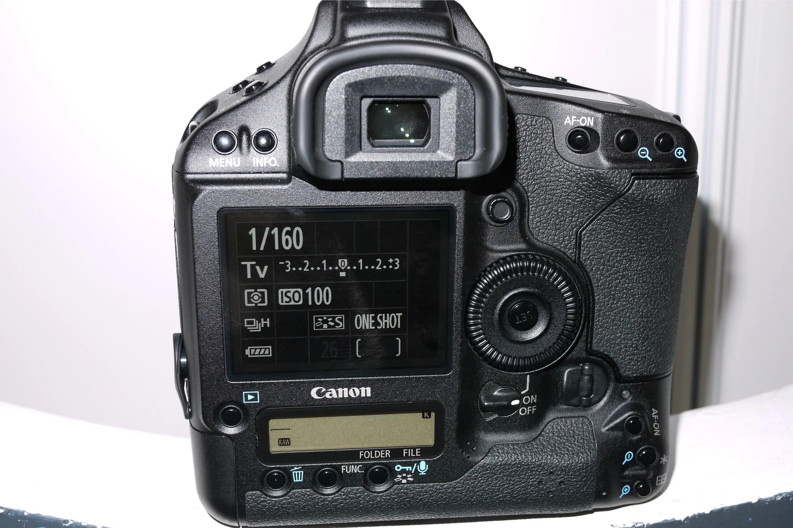 Canon 1ds mark iii. Canon 1ds mark iii