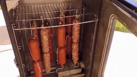 Копчение колбасы в коптильне