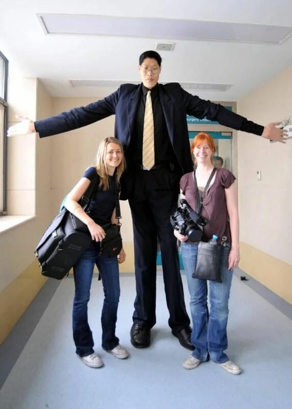 Tallest human. Tallest woman in africa. Кали сингх. Tallest woman in africa. Самая высокая девушка в мире.