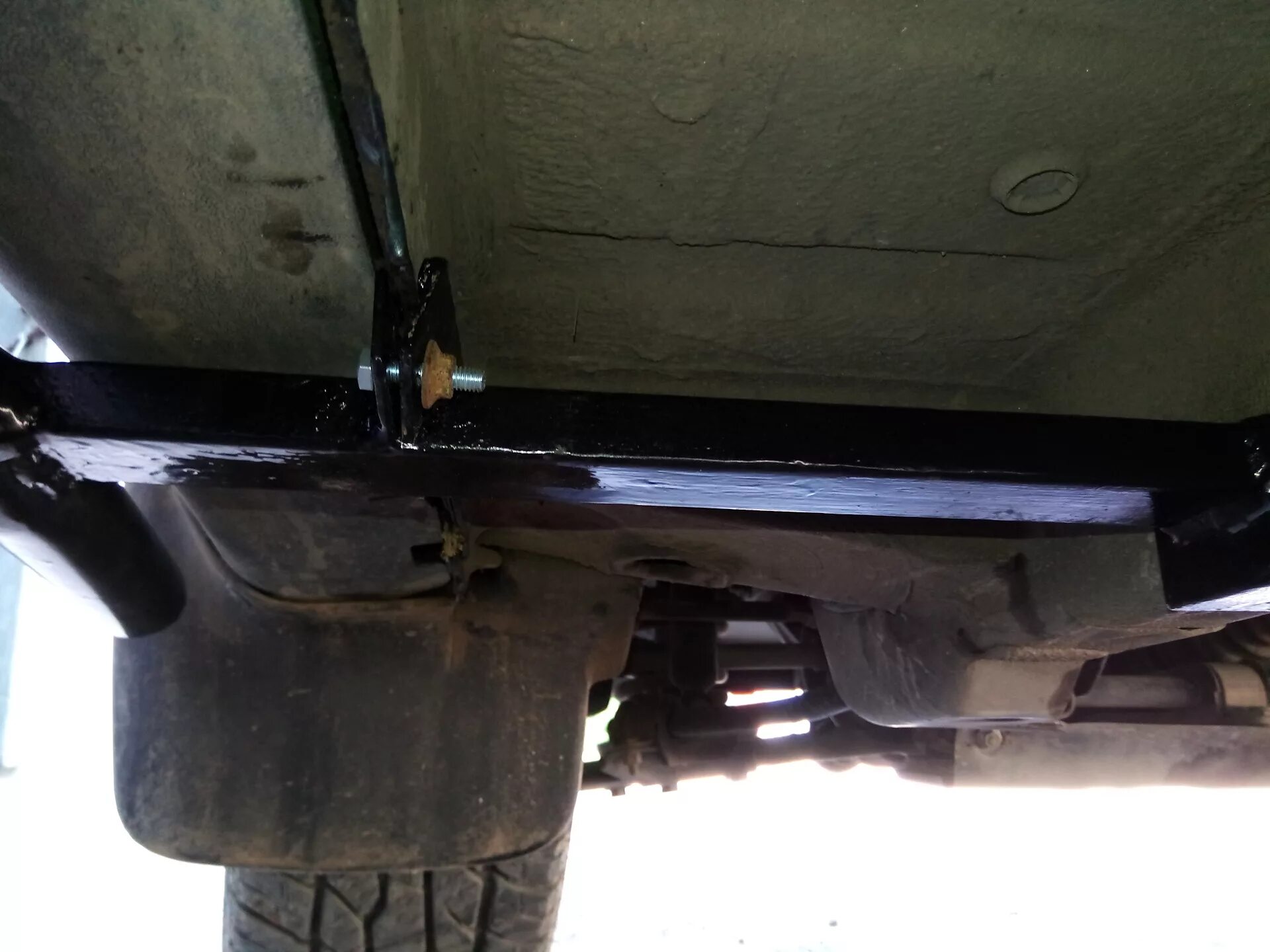 Крепление защиты порогов шевроле нива. Силовые пороги на ниву 21213. Пороги на ниву 21214. Крепеж порогов нива шевроле 2123. Ремонтные пороги на ниву 2121.