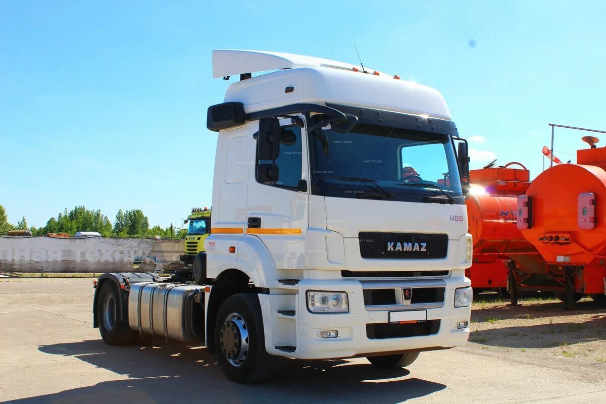 Камазы наша гордость. Камаз нео 5490 s5. Камаз нео 4х4. Седельный тягач камаз 5490 neo. Поставь камаз нео.