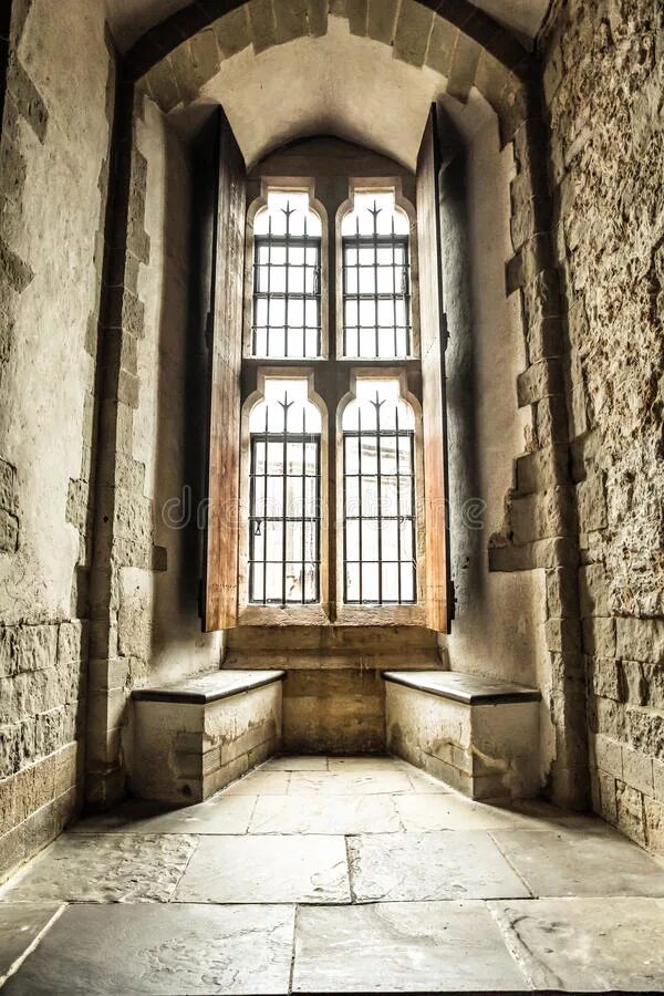 В замках были окна. Окно в замке. Замок без окна средневековья. Gevis замок окно. Какие окна были в замках.
