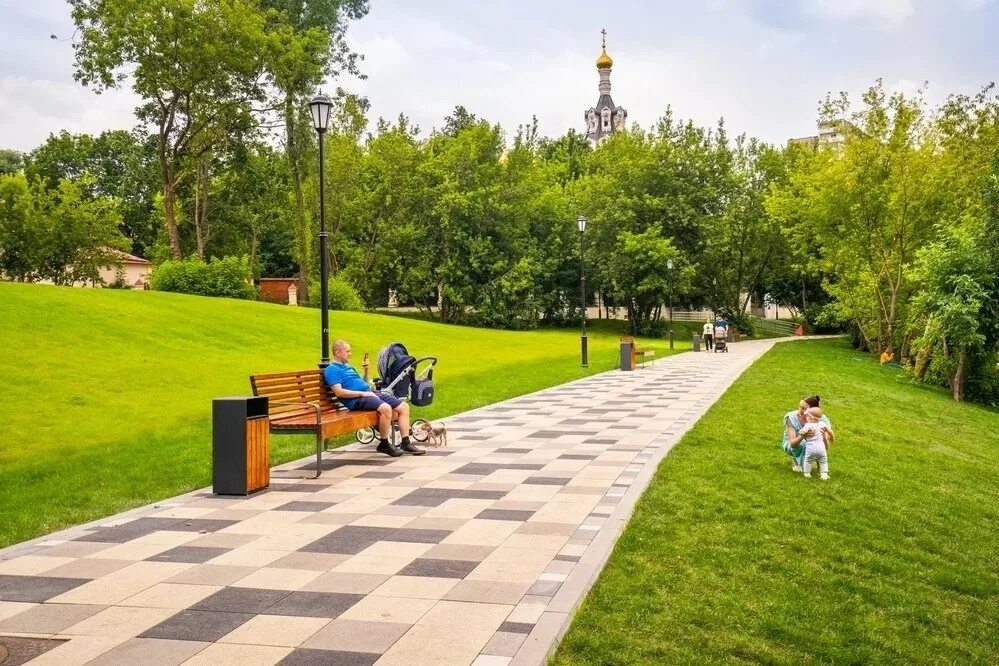Парки и зоны отдыха москвы. Зоны отдыха в парках. Парк северное тушино пляж. Измайловский парк культуры и отдыха москва. Парк в пойме реки битцы, москва.
